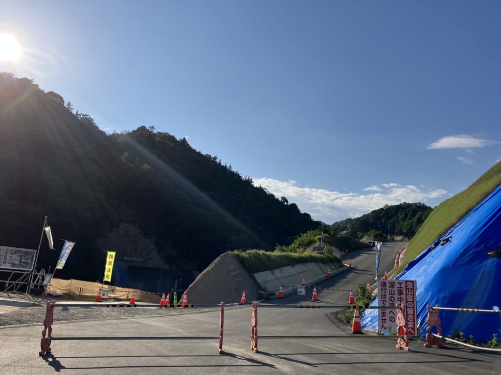 深山の滝